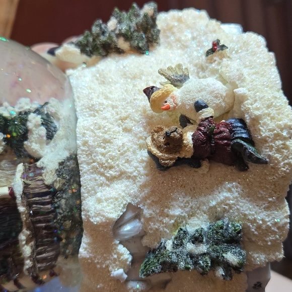 Boyds Bearly Built Snowglobe - Picture 4 of 9